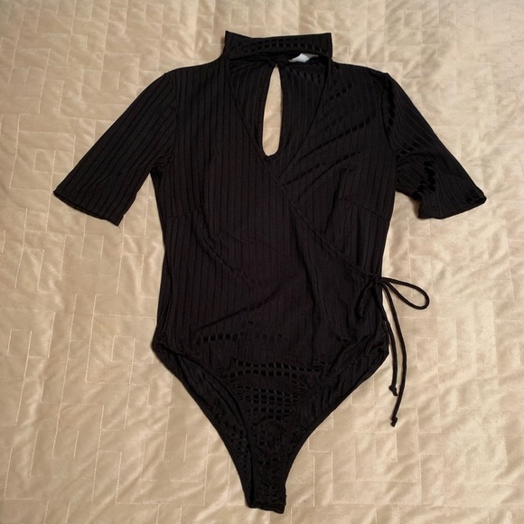 Astr Short Sleeve Black Leotard - Picture 1 of 5